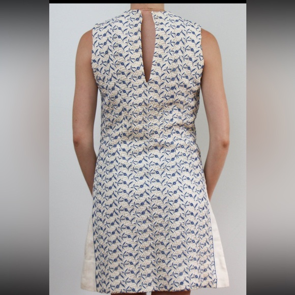 1960s Vintage Floral Eyelet Lace Overlay Shift Dress in White and Blue - Picture 5 of 6